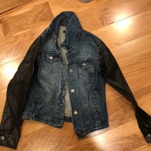 Jean jacket with leather sleeves
